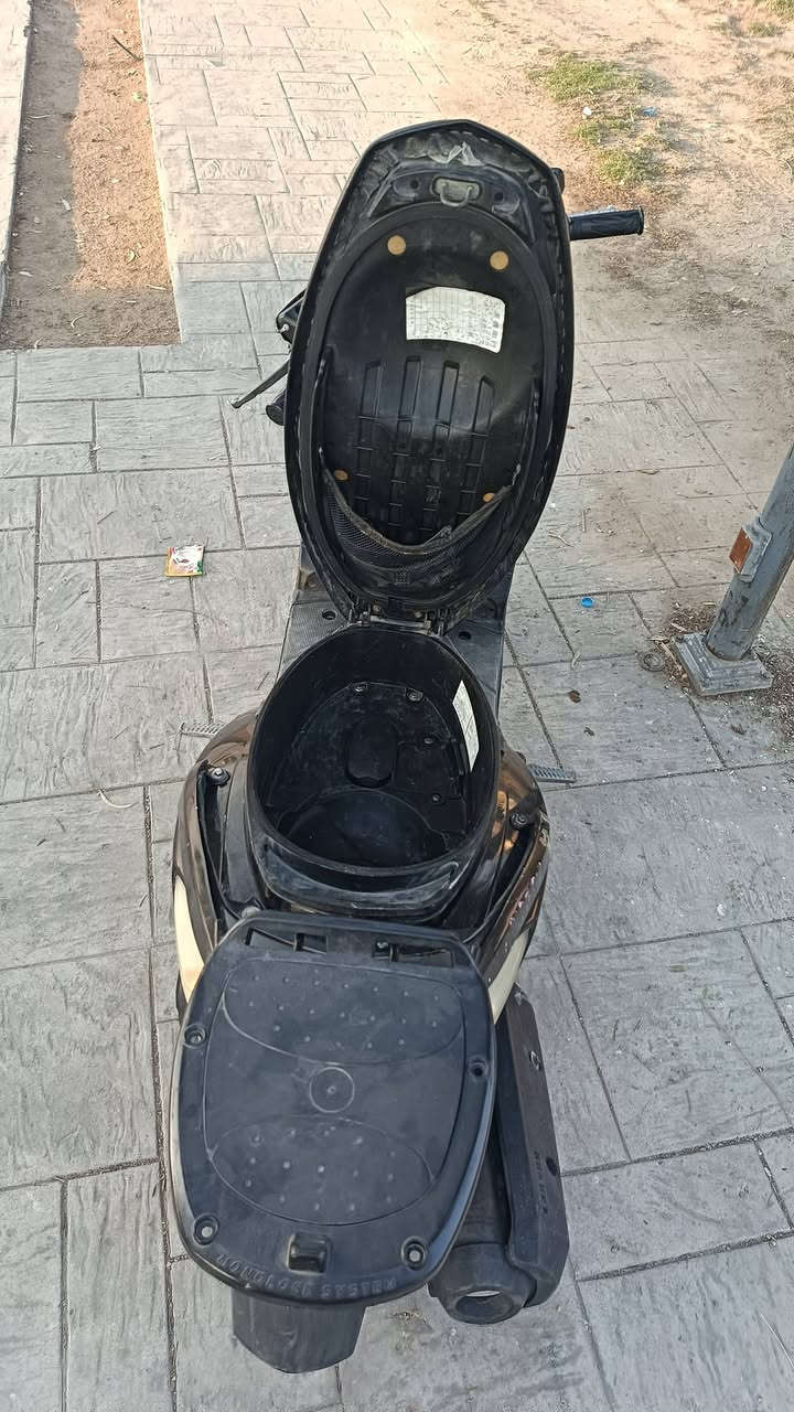 سلام عليكم ورحمه الله
سكنز فحل نوزل طلعات اسود 
دراجه مناقصه شي كهربايات كله شغاله بيه لايت ابيض اصلي +شناطه وسبايه وباتري اضافي 
دراجه نضيفه 
رقم الهاتف ***********
العنوان الكاظميه شارع 60
السعر مليون وميه
