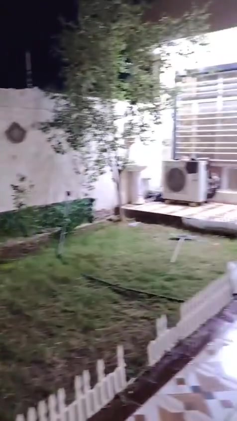 بيت البيع موقعه نهروان مساحت البيت بنه 250 زادن مساحت قطعت عرض 1000 متر من ضمن البيت  وكامل خدمات وسعر مناسب كلش ***********وتساب متواجد
