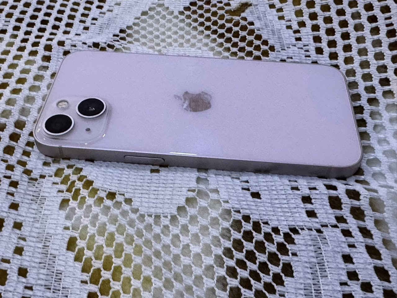 ايفون 13 عادي كامرتين بطاريه 86 ذاكره 128 الجهاز شخط مابي مامفتوح بلادي ولاواصل مصلح تجي تشوفه بعينك اذا شحط واحد بي انزلك 100 الف من سعره كارتون وياه ماخذه كبس بالباكيت اني فاتحه 
سعره 425 وبي مجال وتجي تاخذه من باب البيت بالشرط انطيك ياه
***********
