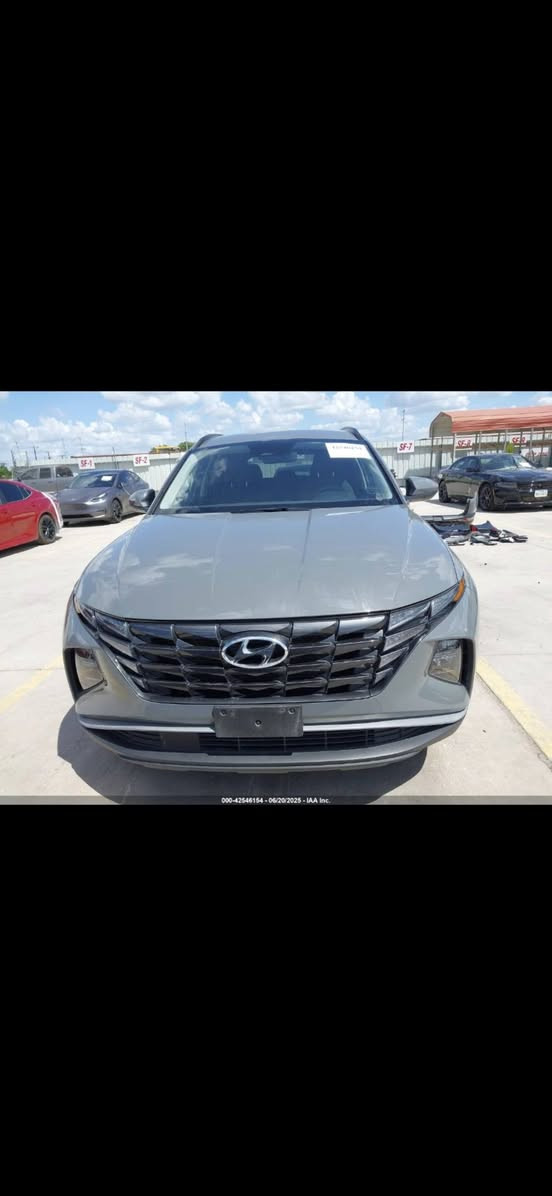 السلام عليكم  توسان ٢٤ أمريكي 
ظرر بسيط مصلح نفسه بل صندوك 
مرقم شهداء بأسمي ماشيه ٧٧
مكينه ٢٥٠٠  الاستفسار ***********
