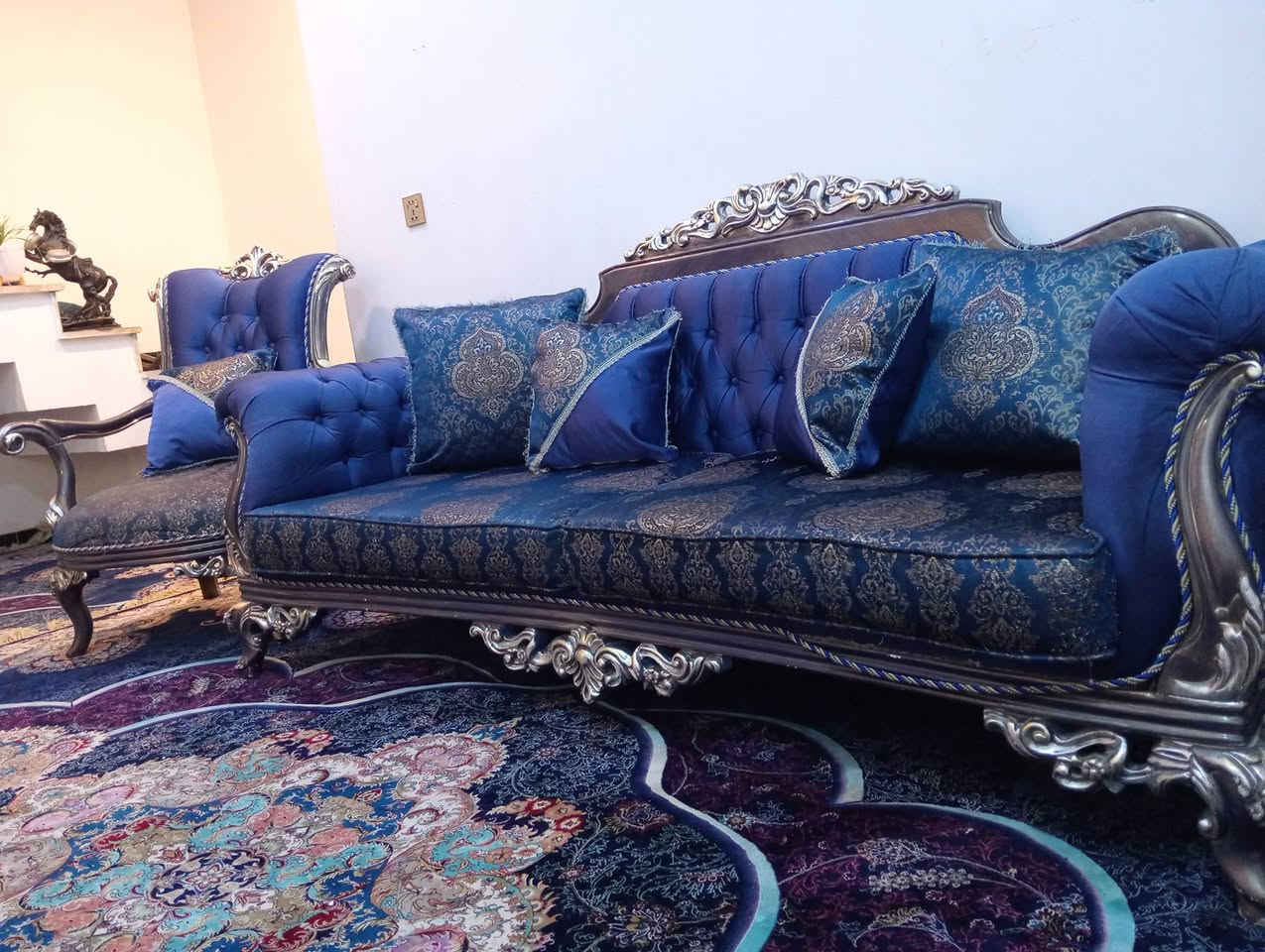 تخم ملكي تركي دزاين إيطالي 10مقاعد طبله وسطيه مكان بغداد سعره مناسب رجآ بس الشراي يتصل ***********
