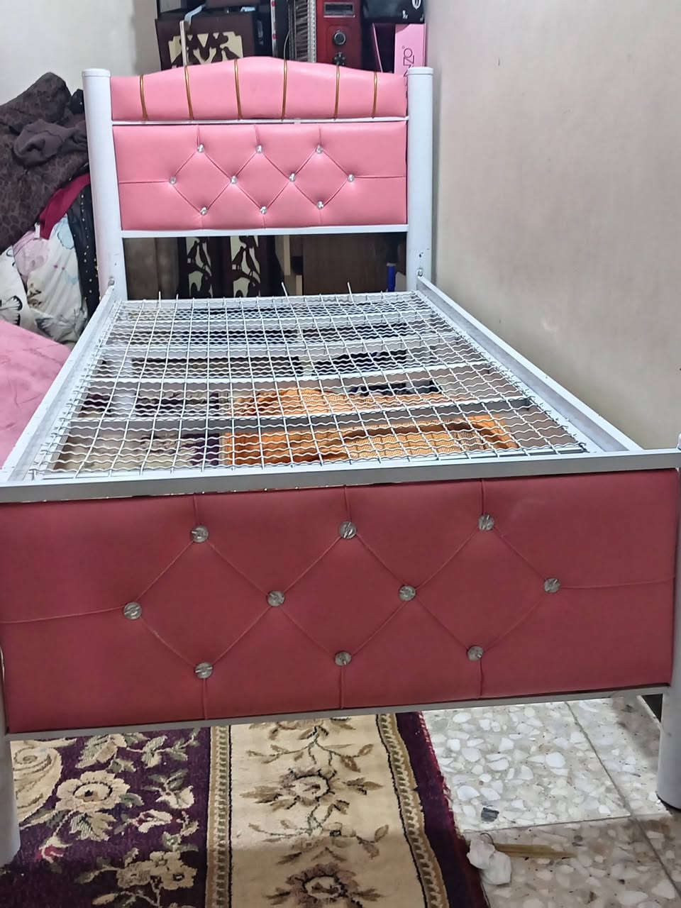 سلام عليكم  جرباي  ثنين  خشب سعرها40الف قفل  الودريه سعرها50الف قفل  مكاني بغداد  الاعظميه  رقم هاتف***********
