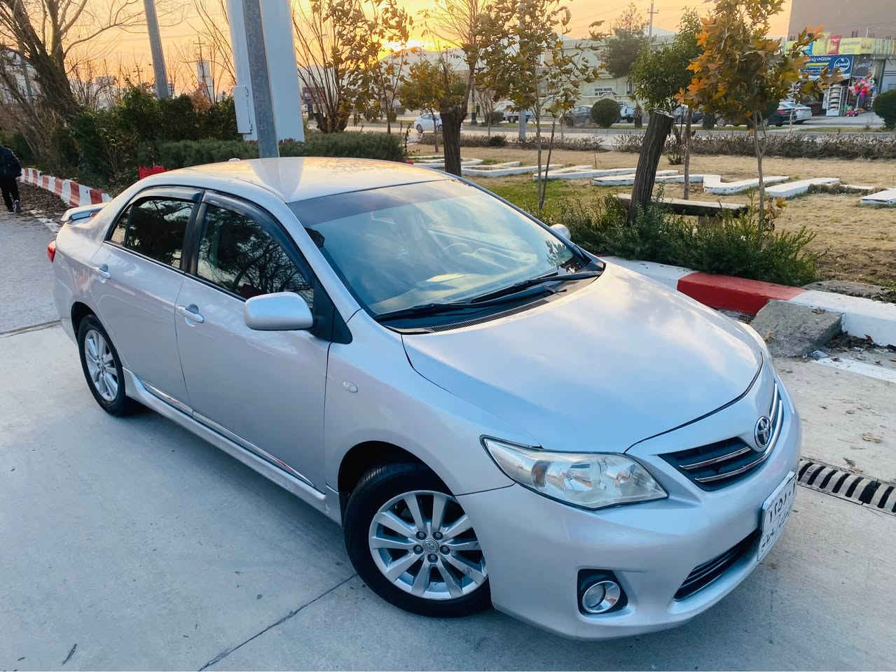 كرؤلامؤديل 2010
مه كينه گه وره 
گيرومه كينه به شه رت
سه ياره كه جوانوپاك ماوه ته وه كال بونه وه ي نيه
٣پاره چه بؤياخي هه يه
به بي ئه وه ي ناوي گرت بي
پيشو پشتي كه پسه 
ته حويلو خرامه به شه رت
نرخي خوار بازار
***********
*********** رانية, السليمانية
