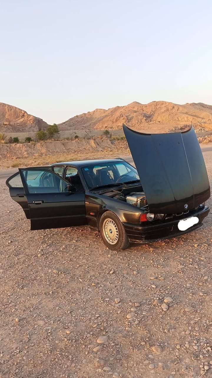 بي ام دبليو موديل 91 وارد ياباني سنوية غير منتهية اصدار جديد رقم ديالى باسمي انكليزي محرك وكير مكفولات محرك مسكر عدلة كير اوتوماتيك مصبوغة عام صدر جديد تايرات جدد باتري جديد تبريد شغال كهربائيات شغالة تراي وين ماتريد السيارة خير من الله مكانهة ديالى السعر 55 وبيهة مجال ***********
