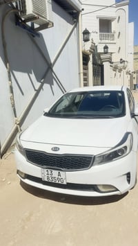 كيا سيراتو 17 السيارة 3 قطع صبغ اثر شخوط بدون حادث والبنيد مبدل اثناء ...