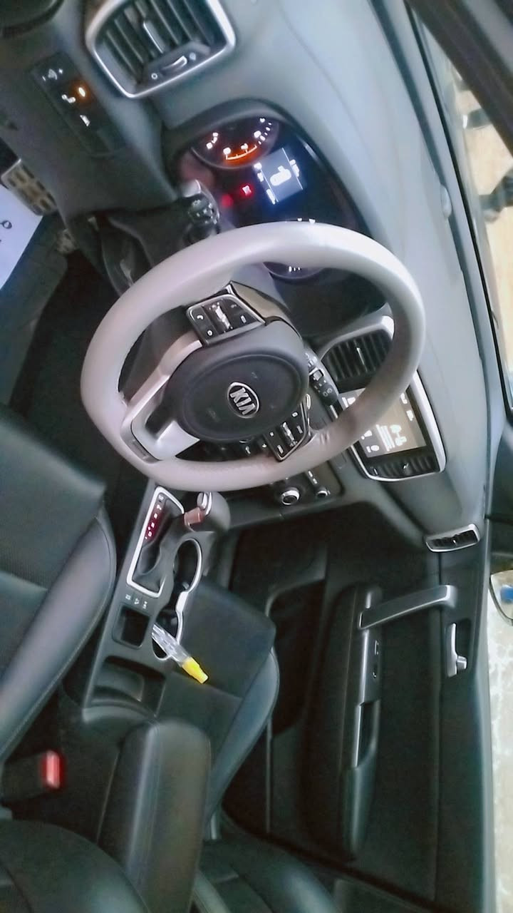 سلام عليكم كيا سبورتج موديل ٢٢ وارد أمريكي ماشيه ٣٨
بأسمي سياره فول مواصفات للأخير ماعد البصمه
بنوراما كشنات جلد تدفئه تبريد حادثه مرفق مع صور جاملغ بارد راجع وكاله وقبق جنطه صبغ على كلمت سبورتج فقط سياره جديده وبلعافيه على ياخذه عنواني بغداد الشعب السعر ١٧٧   ***********
