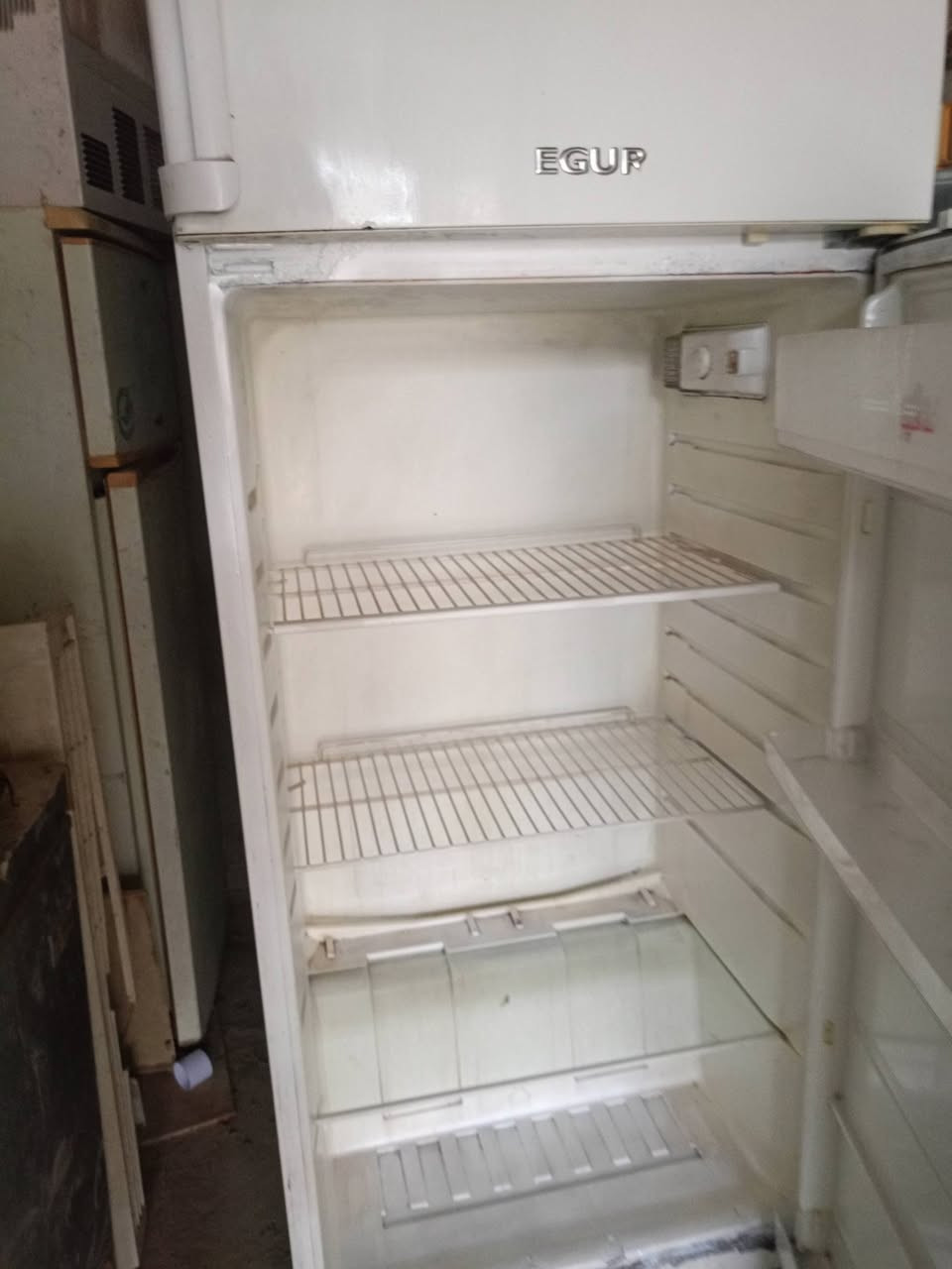 ثلاجة نضيفه شرط التجميد سعر 200 وبيها مجال ضمان لمدة 6 اشهر
***********
