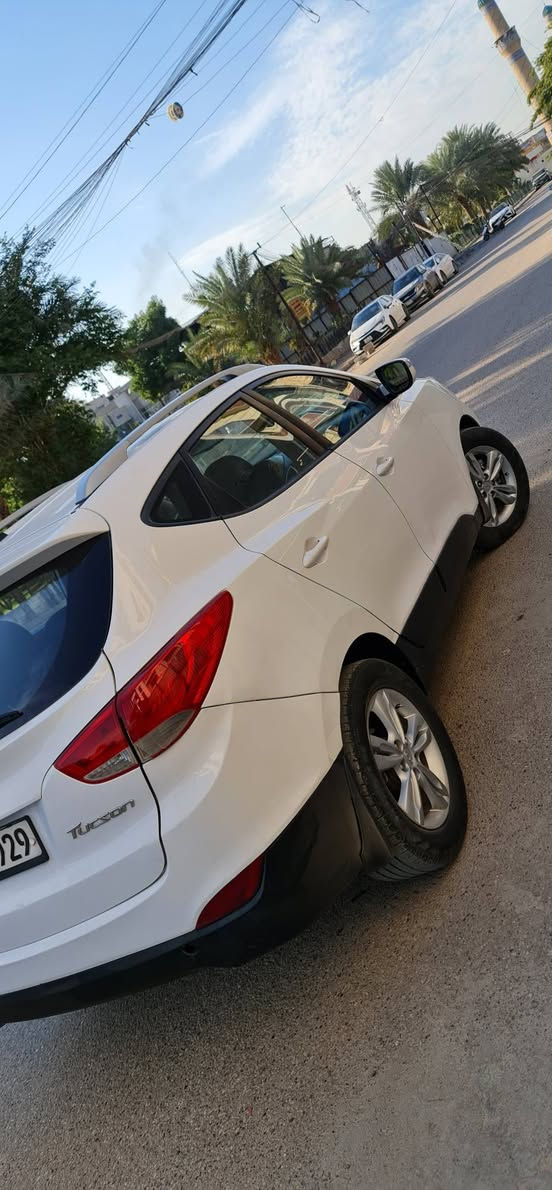 السلام عليكم توسان 2014خليجي 
رقم اربيل الجديد بسمنه شاشه كاميرة 
صدر خلفي ومامي جديد تخم تاير جديدة باتري گير محرك 2400 خير من الله 
مكاني بغداد الكرخ للاستفسار السعر 143
***********
