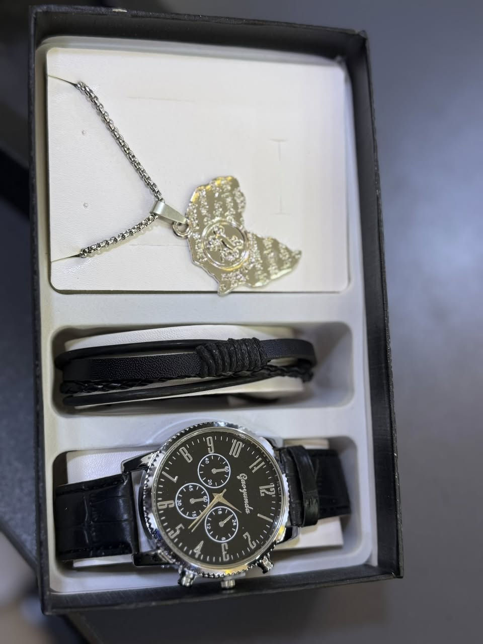 هسه نختلف عليهن 
هاذي هم ترهم هديه 😅
متوفر الأن 
يم مكتب جاسم للموبايل 
العنوان ناحية الزاب قرية شميط 
جاسم ***********
