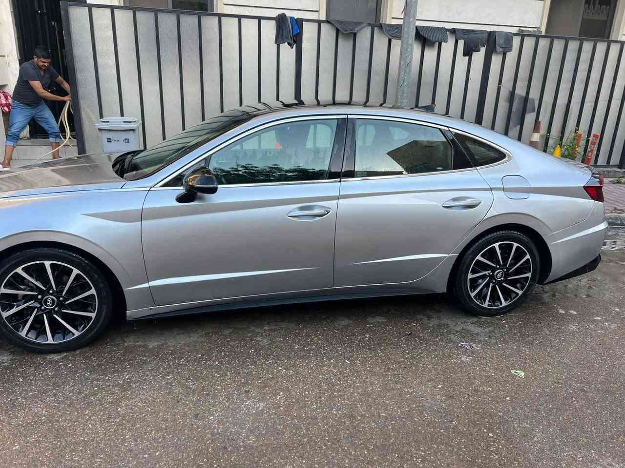 السلام وعليكم سوناتا 2020 فول فول مواصفات للأخير مصبوغه حزام جماليه فقط بدون دواخل السياره بأسمي تحويل ثاني يوم السعر 140 وبيه مجال بسيط للاستفسار *********** متوفر واتساب او خط
