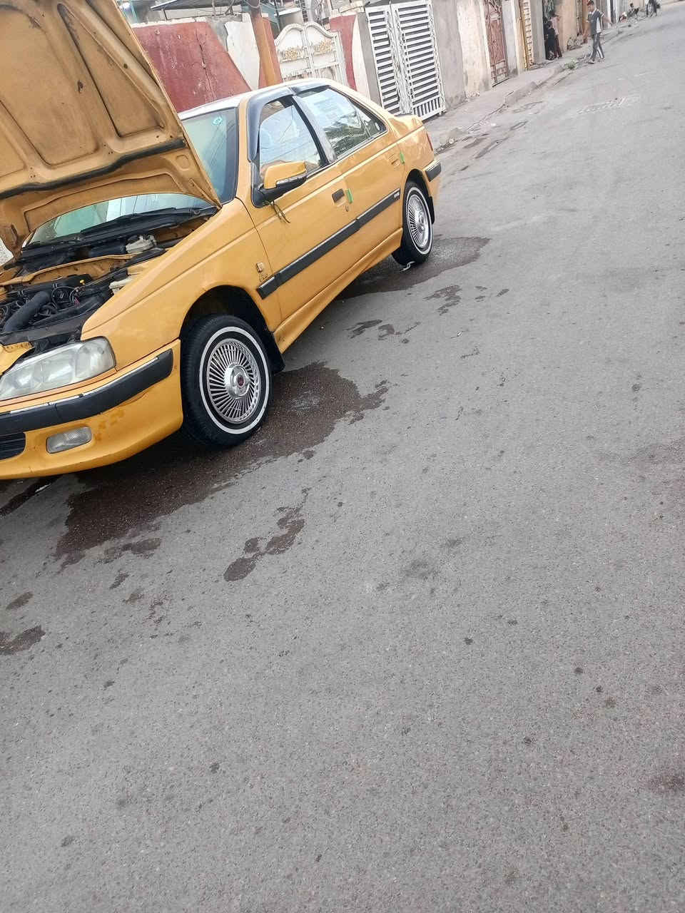 سلام عليكم بيجو بارص للبيع بسمي رقم وسنويه جديد هزه جديد مصفره هيئة وغرامات جاهزه من كلشي السياره مسويلهه إدامه كامله كله جديد تخم تاير ومكينه وكير تبريد تحويل مباشر مكاني بغداد اي استفسار ***********موديل 2010 والسعر 32وبيهه مجال للشراي
