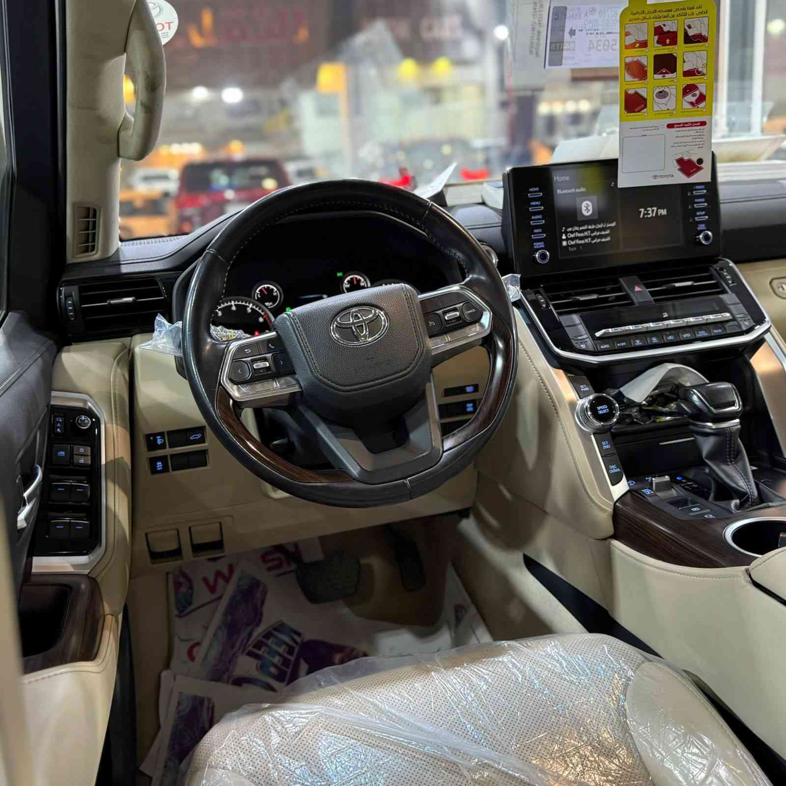 لاندكروز 2022
ضمان شركة ساز كفاله من حادث او ضربه مع كفاله كير ومحرك 
ماشية 25000 كم 
مواصفات فول GXR
فتحة 
3 شاشات تطبيق 
رقم بغداد جديد سنويه جديدة
محرك 4000 تنفس طبيعي
السعر 65$ الف دولار 
رقم التلفون / ‭0773 510 2752
