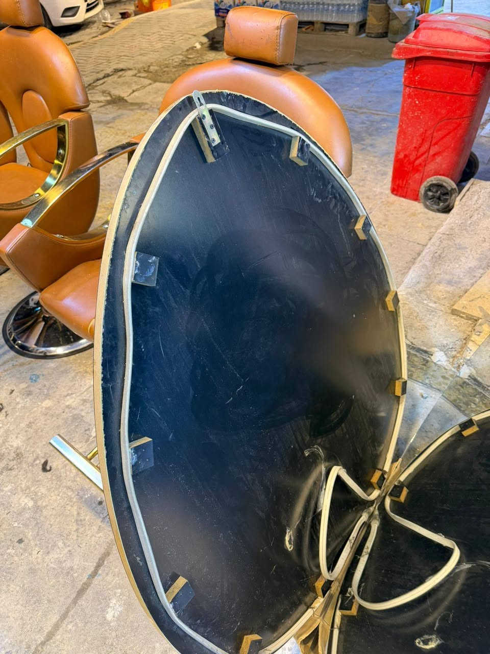 مرايات عدد 3 شكل بيضوي حديث لد مخفي شمسي ضامان 3سنوات المري كلش جديدات استخدام شهرين  للبيع 3 شلع السعر 150 الف التواصل وياي واتساب  ***********
