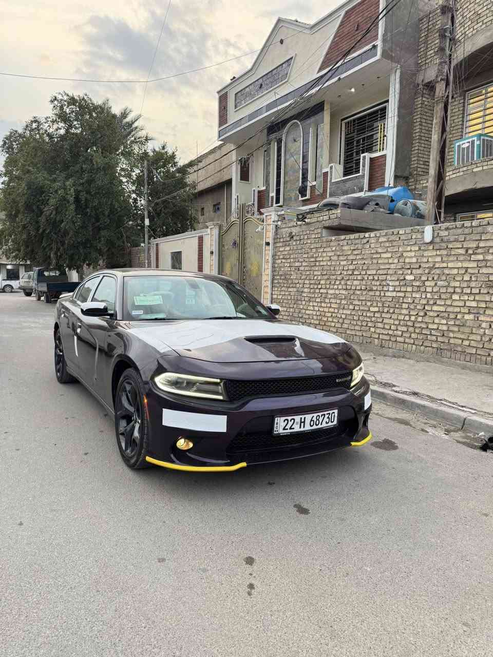 السلام عليكم///.        
المميزة  لون.   بنفسجي 🍊.       2020
دوج جارجر       SXT
ماشية. 31.  شرط لفحص 

⚔️ السيارة باسمي تحويل ثاني يوم  هزة جديد ورقم دولي
 واني حاضر ⚔️

بعدهة بوضع لوكالة 
سيارة جديدة 
  
سيارة بدون حادث.   فقط سرقة باب وجاملغ 
وصور موجودة
سيارة برغي ممفتوح بيهة شرط لوكالة

المواصفات   
المكينة   3/600

2 ويل* 
كشنات كهرباة 
* تشغيل عن بعد .  
نقاط عمياء
مري قلاب
كشنات كهرباء  وحضن

شاشة.  اوپشنات كاملة
سيتم صوت الباين
مري تعتيم
بيها منضومة زنون عدسات شرط نهار

⭕️ السيارة الف دينار متصرف عليها كامله مكملة ومكفوله من كلشي

السعر 229$$
معجبك سعرهة علق بكلمة طيبة مثل وجهك لحلو❤️❤️
اليشوف السعر غالي  سوك كلشي بي سيارة مال جناي متفيد البياع شراي والله يرزق الجميع 
للاستفسار 

‭0771 602 9957‬
