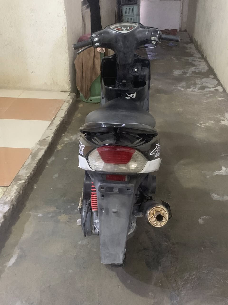 سلام عليكم دراجه ماكس عدله مكينه كفاله شرط الفحص
كفرات ختم واحد
كهربايته كله شغاله سلف هندر لايت تساير 
دراجه مناقصه برغي سعره 850 وبيه مجال
مكاني البصره زبير ***********
