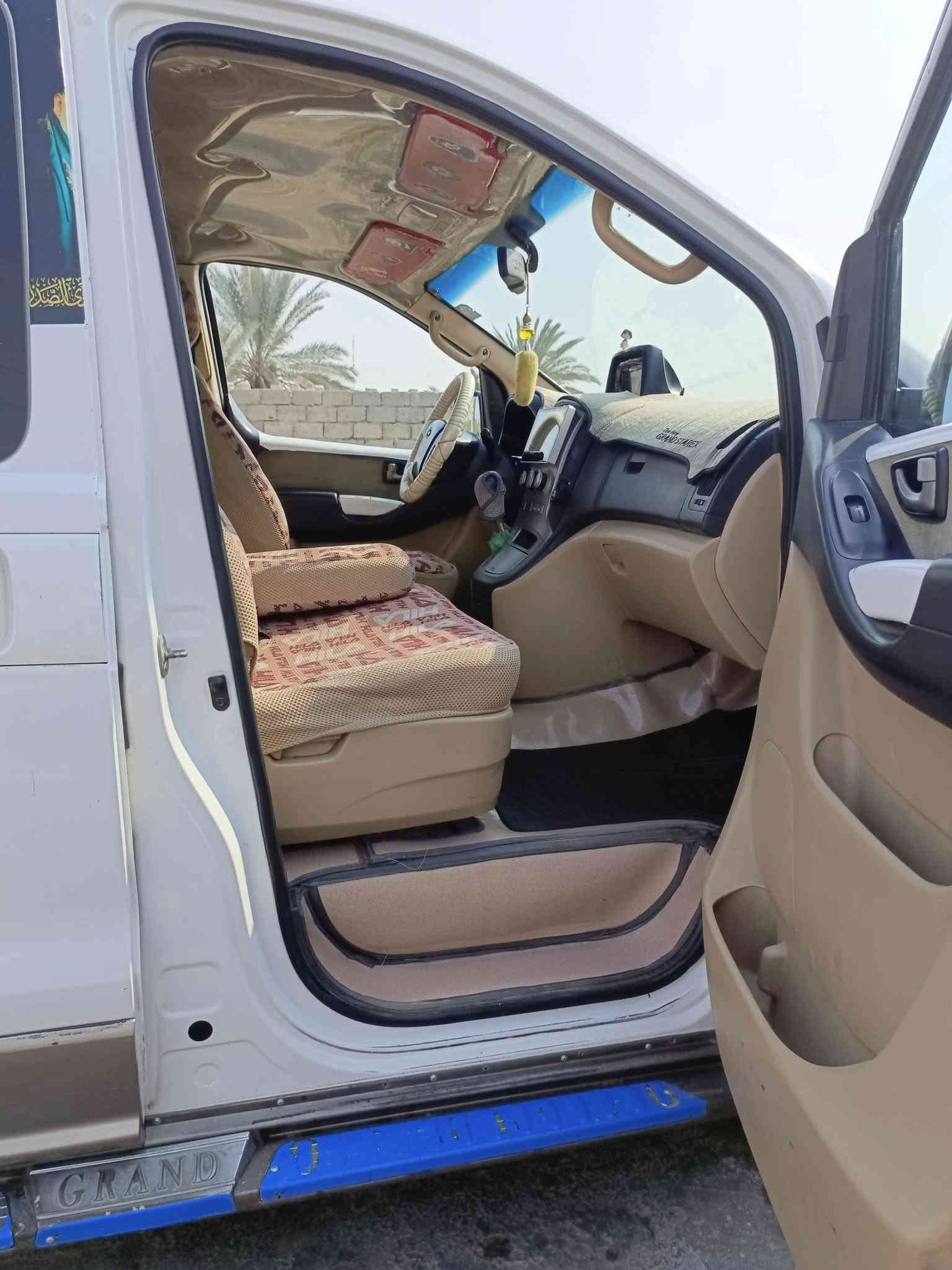 السلام عليكم ستاركس 2014
محوره مسكر اوتو مكينه 12قبق اسود
بيها جاملغ خلفي صبغ من الكنر ولجوه فقط والباقي كفاله 
حداديه تخم تاير كله جديد مكينه جديده 
رقم نكليزي دولي اتصل ودلل ‏‪***********‬‏
