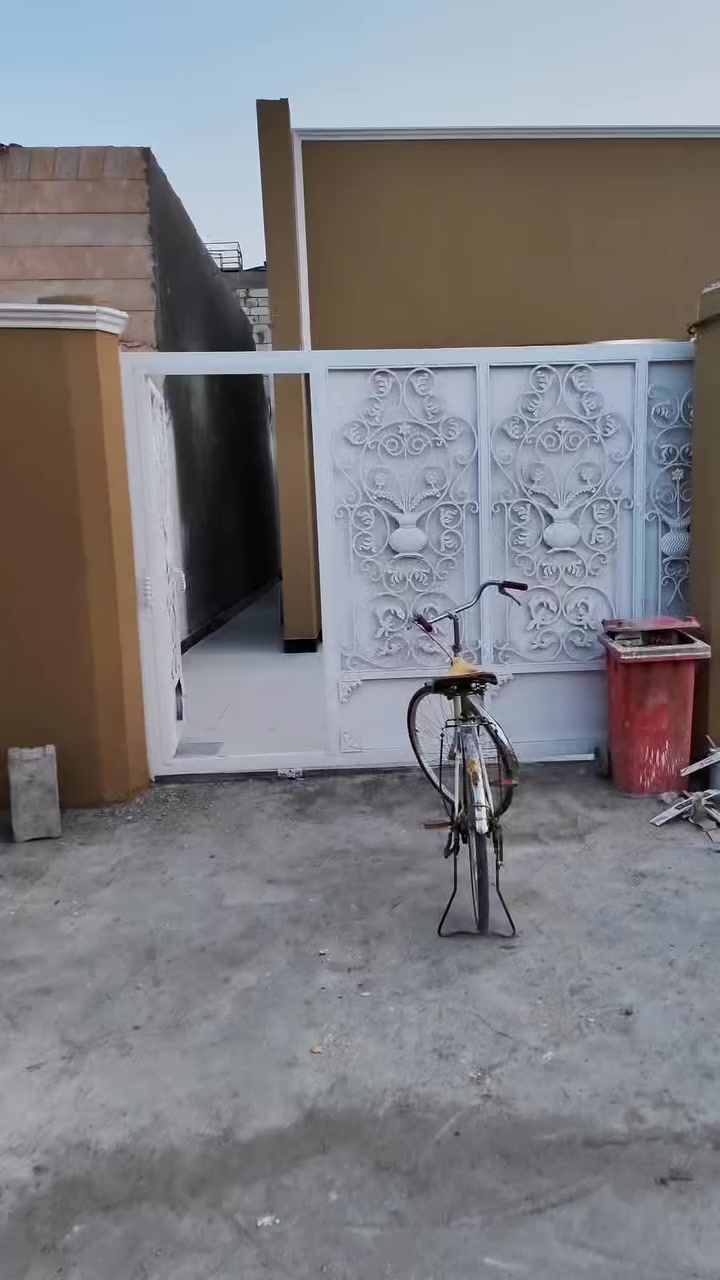 السلام عليكم 
يتوفر بيت للبيع 
طابو صرف عرصه يتحول بأسم المشتري مباشرة 
الموقع نهر خوز خلف المدارس 
تفاصيل البيت داخل الفيديو 

للاستفسار يرجى الاتصال على 

***********
