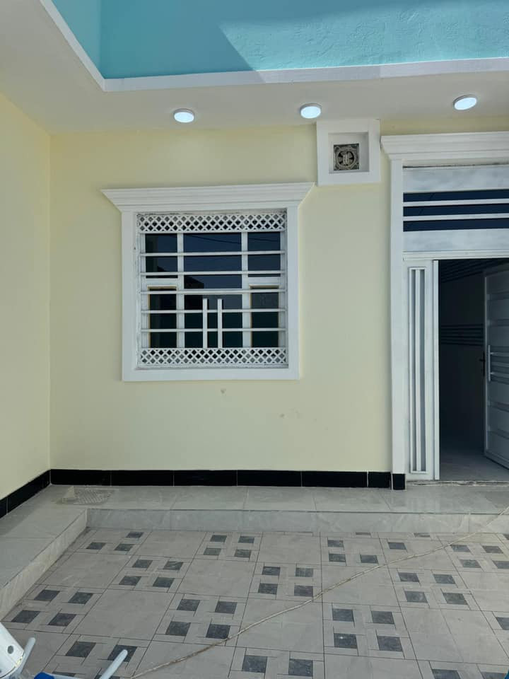 بيوت ثنين طبك مساحه الواحد ٢٠٠ متر بناء جديد ٢٠٢٦ يتكون البيت من غرفتين وصاله واستقبال ومطبخ وصحيات داخليه وخارجيه بناء بلوك صب كونكريت شغل درجه اولى المكان حي السبل الثانيه ***********
