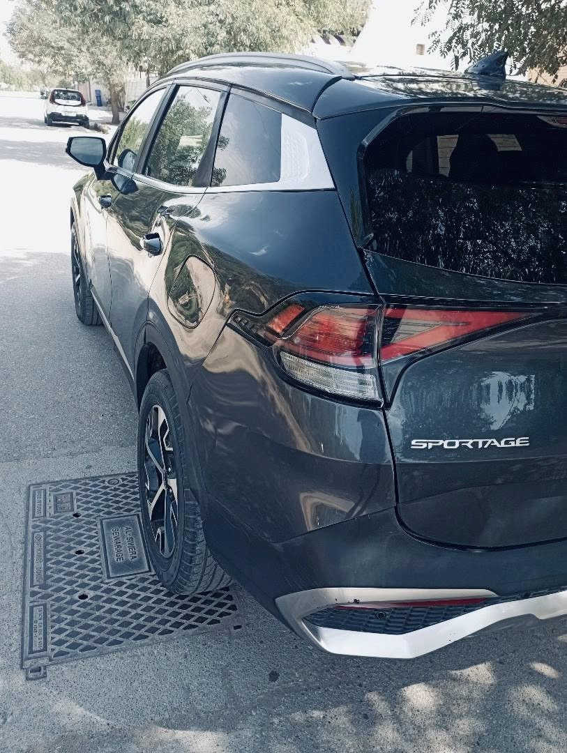 🔴للبيع السريع وجوة خواتها بالسوك ب10 اوراق بيش خواتهن اني ابيع جواهن صارلي ضرف والحمدُ لله 🔴 

للبيع كيا سبورتج موديل 2023 هااايبرد فئة الEX وفوول عدا البانوراما  

الدشبول بلازما الكتروني وكولة لمس ويدعم آبل كار بلي وجميع البرامج وبيها GPS مع شاشة داخلية خاصة بعرض العطلات 
بصمة تشغيل وبصمة ابواب وتشغيل عن بعد 

كشنات جلد  بلااادي شركة اصلي ((مو عمل))
والكشنات تتحرك كهرباء وبيها تدفئة وتبريد بالكشنات والاستيرن هيتر ((يحمة الاستيرن)) 

 رادارات امامية وجانبية وخلفية وخمس كامرات محيطة بالسيارة (تصورلك السيارة من جميع الاتجاهات)
 وبيها شاحن موبايل واير ليس ((لاسلكي))..
لايت بطن اسود خمس عدسات زنون بلادي عالي وناصي اضافاً الى لدات نهاري ليلي امامي وخلفي  

التحكمات الي بالاستيرن فول وكاملة كولشيء تكدر تتحكم بي بالاستيرن ..السايد بريك دكمة (بصمة )

گير ماوس وثلاث انظمة للقيادة.(ECO..COMFORT.SPORT) 
واضافاً الى ذلك بيها قيادة ذاتية..مانع مُنحدرات وخاصياً الترحيب عند الاقتراب من السيارة.. ونظام الاوتو هولد 

سستم الصوت ماركة راقية كلش دمام بل دشبول 

مراية داخلية عاكسة للضوء..تبريد قطعتين مُنفصل 
(( يعني كل جهة يتحكم الراكب براحتة يريد يشغل تبريد او تدفئة )) 
ويل كب عنكبوت مع تخم تاير نكسن كوري اصلي شركة ..
واشاير مري جانبية لد 

وبعد هواي مواصفات بالسيارة وبعدها كلها وضع شركة وبالعافيه على المشتري

حادثها  جاملغ خلفي ايسر وبعض الطخات البسيطة فقط 
بچم كبس شركة ولا مضروب شواصي لغود دواخل مكفولة من الزلغ وبدون ايرباك فقط مال البردة طاك

🟩والسعر اكتب تم او السعر وادزلكيا  خاص 🟩

🟥للأتصال والاستفسار اكثر 👈 *********** 🟥
