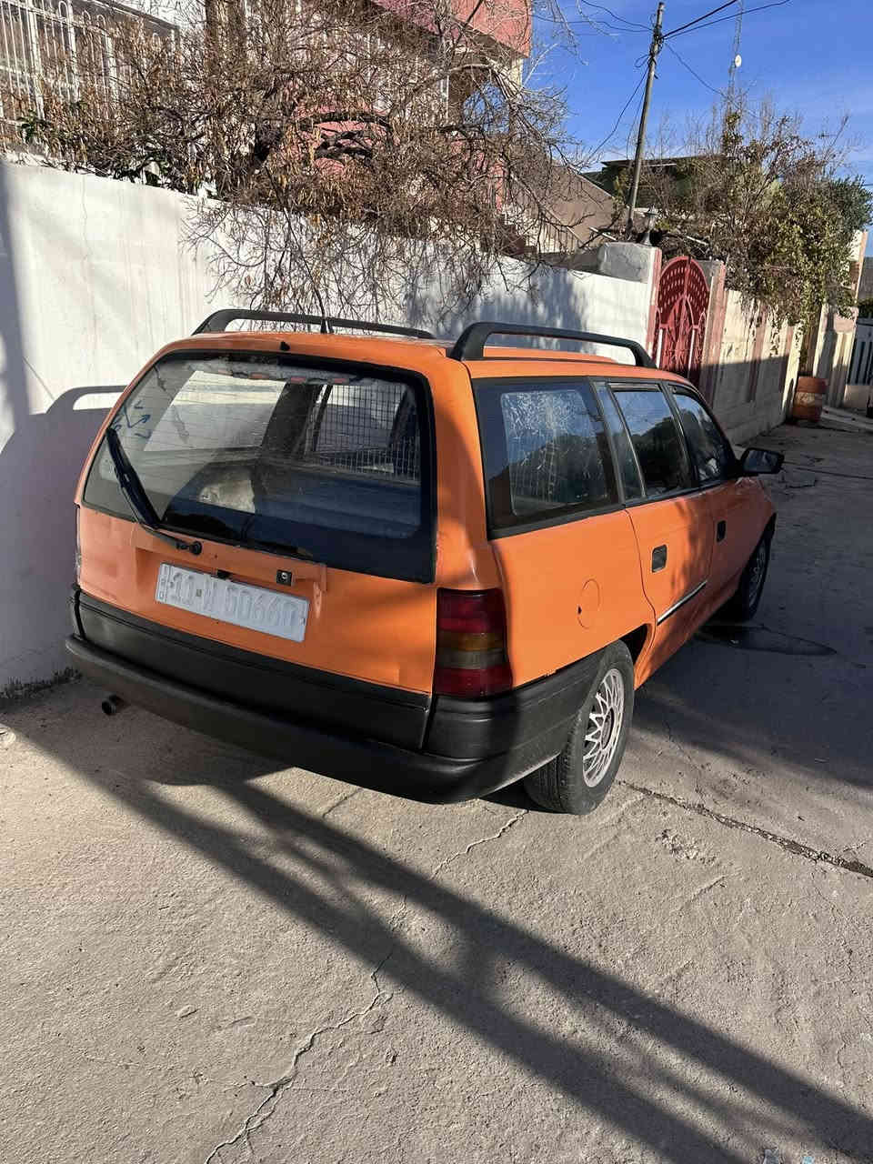 استرا ستيشن موديل 1992 محرك16 كير عادي سنويه جديده شرط التحويل كوبون بانزين بدون قطره معجون بدون حادث سياره مصبوغه حزام فقط مال تقحيل طخم جديد تايرات جديده 
سياره تبريد شغال وتدفئه شغاله 
شاشه مع كامره شغاله 
لايتات عدسه زنون  اشاير بالمري فتحة سقف كلو شغال 
***********
السعر 48وبي مجال بسيط
