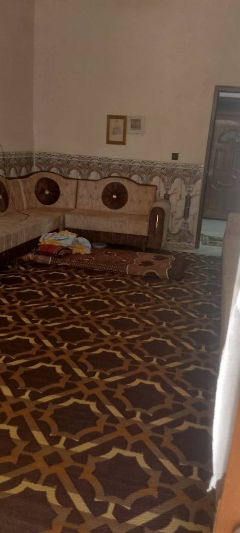 سلام عليكم بيت مساحه 155متر واجه 7متر ونزال 22متر يحتوي عل غرفتين نوم وستقبال ومطبخ وكراج سياره وباقي الخدمات عرض شارع مالته 8متر عنوان بغداد الراشديه حي السلام مقابل مزرعه النخيل المراجعه عل التصال ***********
