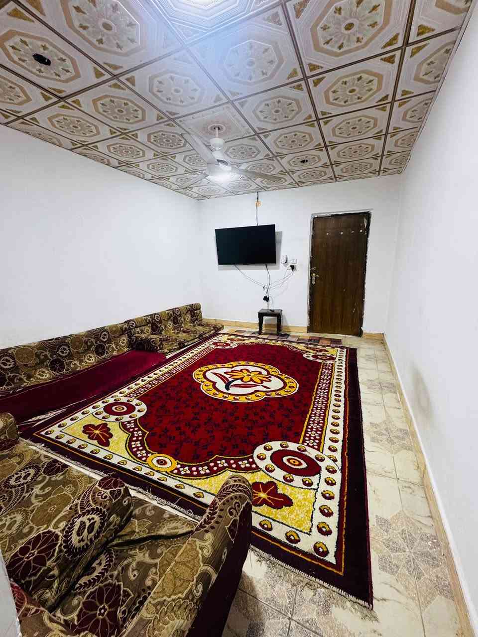 بيت للبيع في القبلة حي الشهداء خلف أفران النرجس المساحة 105 مسلح طابقين الطابق الأول يحتوي على ديوانية وأستقبال ومطبخ وغرفة أضافة ألى حمام وصحيات أما الطابق الثاني يحتوي على غرف عدد 3 وحده صغيره تعتبر مخزن وحمام وصحيات السعر المطلوب 160 وبي مجال للإستفسار التواصل على الرقم ***********
***********
