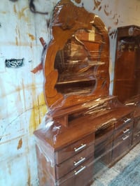 ميز توليت مع زاويه مع زوج كمدائن شرط النضافه السعر 150 07700320163 075...