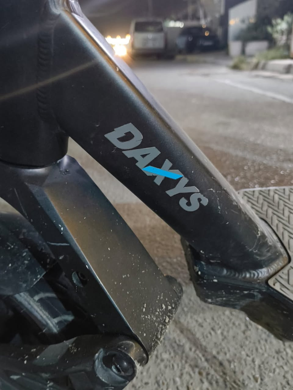 سكوتر عملاق
⸻

🚀 للبيع سكوتر كهربائي DAYS بحالة جيدة جداً

سكوتر كهربائي مستخدم استخدام خفيف، نظيف ومرتب وشغال 100% بدون أي مشاكل 🔥

✅ سرعة ممتازة وثبات عالي بالطريق
✅ بطارية تدوم مسافة زينة بالشحنة
✅ تعليق أمامي مريح للمطبات
✅ فرامل قوية وأمان عالي
✅ سهل الطي والنقل
✅ مناسب للدوام، التوصيل، والمشاوير اليومية

💰 السعر: 400,000 دينار عراقي
📍 الموقع: بغداد / البياع
📞 رقم الهاتف: ***********

البيع للجادين فقط، واللي يريد يستفسر يتواصل اتصال أو واتساب ✌
