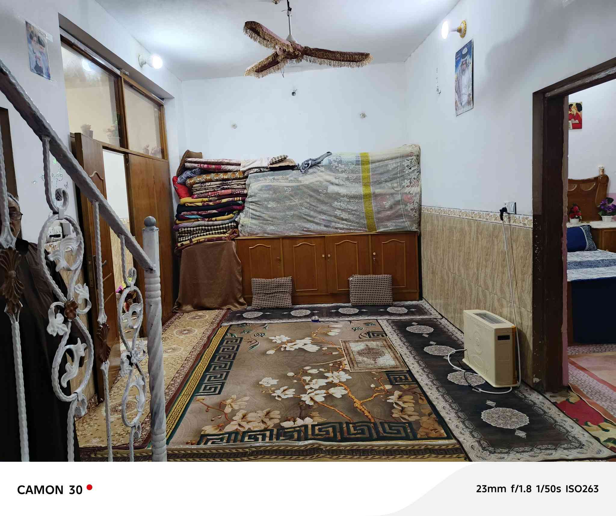 سلام عليكم بيت البيع ركن عله شارعين المساحة 120متر يتكون وصاله ومطبخ وستقبال  وعرفه وصحيات داخليه وخرجيه العنوان الحر الرشدية قرب متجع الشكرجي السعر 60وبي مجال لاستفسار ***********
