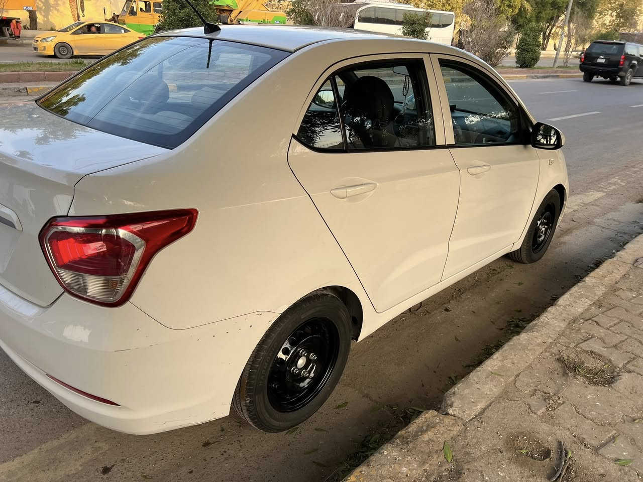 السلام عليكم عندي i10موديل 16ماشيه 56الف كيلو حقيقي السياره جدا نظيفه تعال وشوف بعينك وافحص وين ميعجبك السياره كفاله عامه وترايه للبصره وين ميعجبك اطلع كير محرك صدر تبريد السياره جاهزه من كلشي  مكاني الكاظميه رقم بغداد تحويل مباشر السعر88 ورقه قفل قفل ***********
