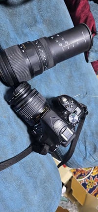 نيكون ٥٣٠٠ • شاشه قلاب • عدستين ١٨-٥٥/٧٠-٣٠٠