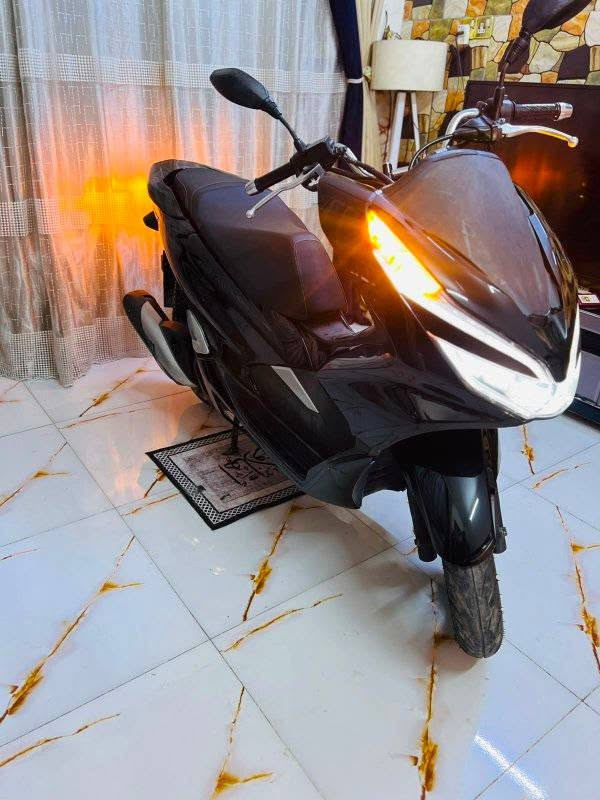 السلام عليكم PCx  جيل الثالث ياباني،مال رمبه،جديد مكفوله كفاله عامه،لوك مكينه برغي ممفتوح،بيه شلعه معدل فول حساس،ازدحام حساس،ستان كله شغال ماشيه ٢٨ حقيقي لوك العنوان بغداد الكراخ السعر مليونين و٢٠٠ وبيه مجال اله الهاتف *********** اتصل وبيك خير ودلل
