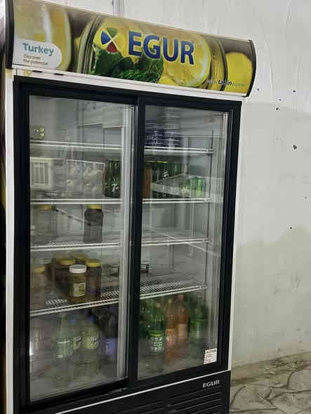 السلام عليكم عندي غراض ماركت للبيع  عندي رفوف جداري ورفوف وسطي وبرادات ومجمدات السعر ع خاص ***********
