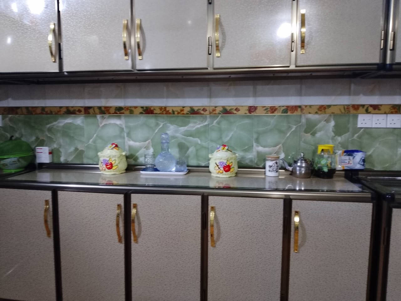 كاونتر للبيع 3اقسام كل قسام من كاونتر طوله مترتين وستين كل الاقسام يصير بل مطبخ للبيع بسعر تلاثه ملايين


**إذا كنت صاحب هذا الإعلان وتريد حذفه لأي سبب، رجاءا أرسل رسالة إلى الدعم الفني**