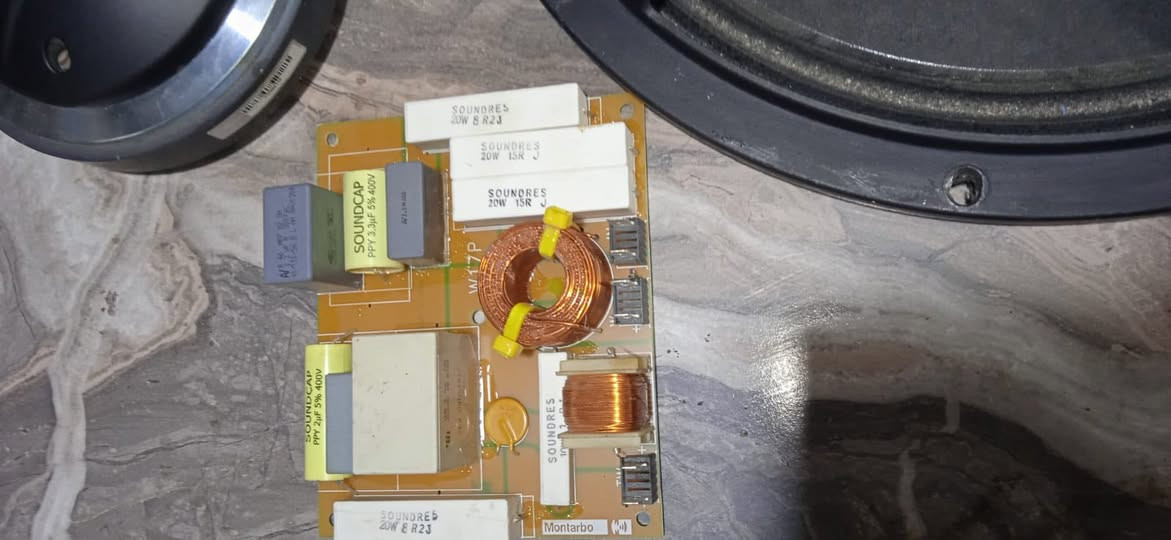 W17تجميع اصلي إيطالي. حتى الكرت ايطالي 
موجود زوجين 
***********
بغداد م الصدر
