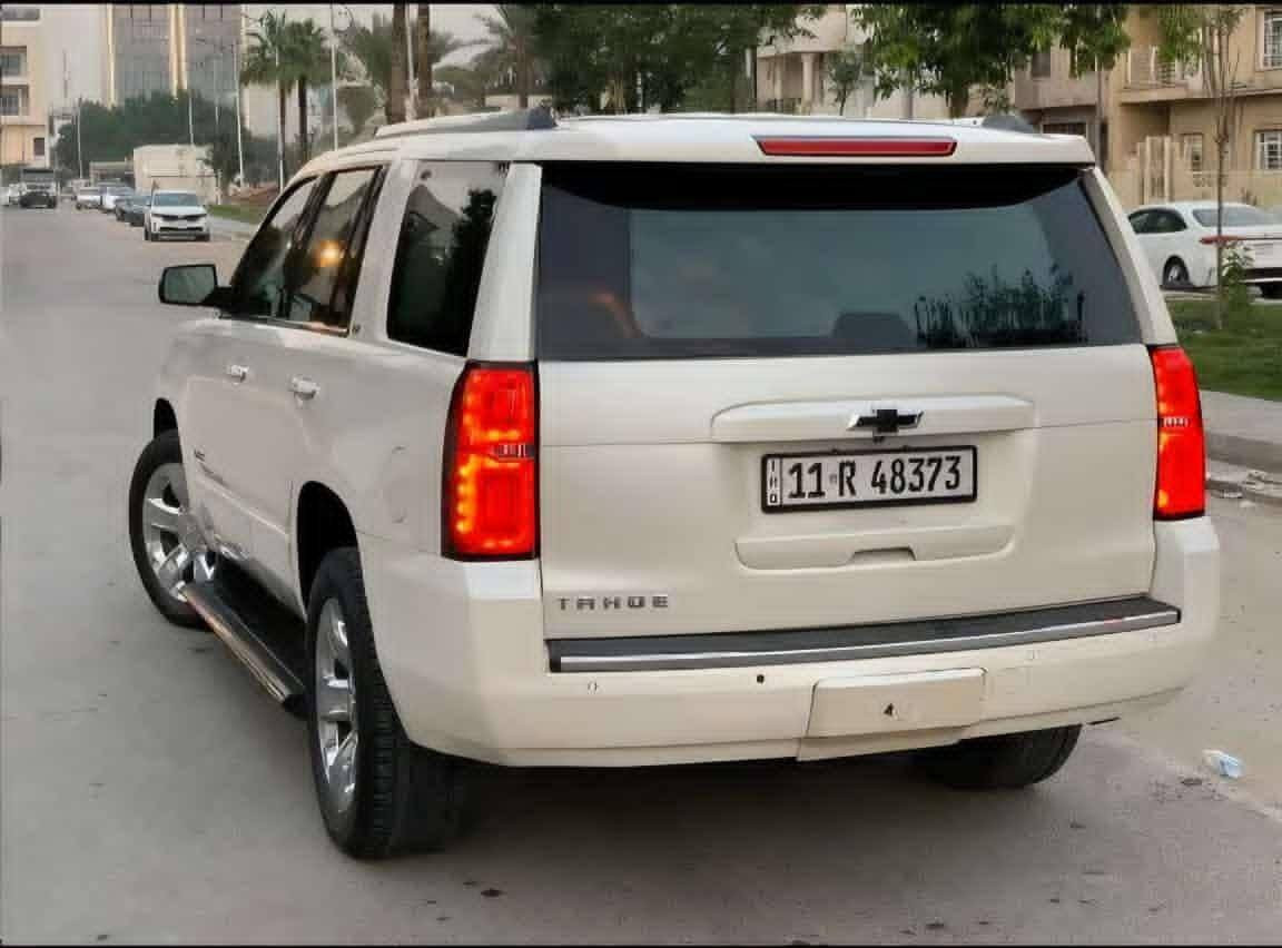 السلام عليكم
تاهو 2015 فول الفول للاخير واحد ع واحد LTZ اعلى مواصفات 

محرك 5.3 دفع رباعي
ماشية 217 الف قابل للزيادة

المواصفات

مواصفات ال LTZ معروفة وعالية

مقاعد منفصلة
دخول ذكي ٤ ابواب
ترحيب
فتحة سقف
تشغيل واطفاء عن بعد
فتح صندوق واغلاق عن بعد
سيتم صوت ١٠ سماعات
تدفئة تبريد الكشنات
شاشة وسطية خلفية
قاصة 
عدسات زينون قوي جدا

وباقي مواصفات التاهو LTZ معروفة كير مكينه مكفولات +حداده عامه 

الحادث
 قطعتين فقط ربع باب وربع جاملغ خلفي صفحة السايق 
بدون اي ايرباك وبجم كبس والصورة مرفقة للبجم
بيها شخوط بسيطة ورصعة فقط 

سنوية لل ٢٩ هزة جديدة ارقام جديدة تحويل مباشر 

السعر : 328$ وبيها مجال للشراي
تواصل واتساب واتصال حياكم الله
*********** العنوان البصره الزبير 

بيع مستعجل مو جاد ومو شراي لتتواصل .
