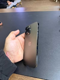 آيفون/13:برو ماكس واحد عله واحد جهاز شخط مآبي ولا مبدل بي شي جهاز جديد...