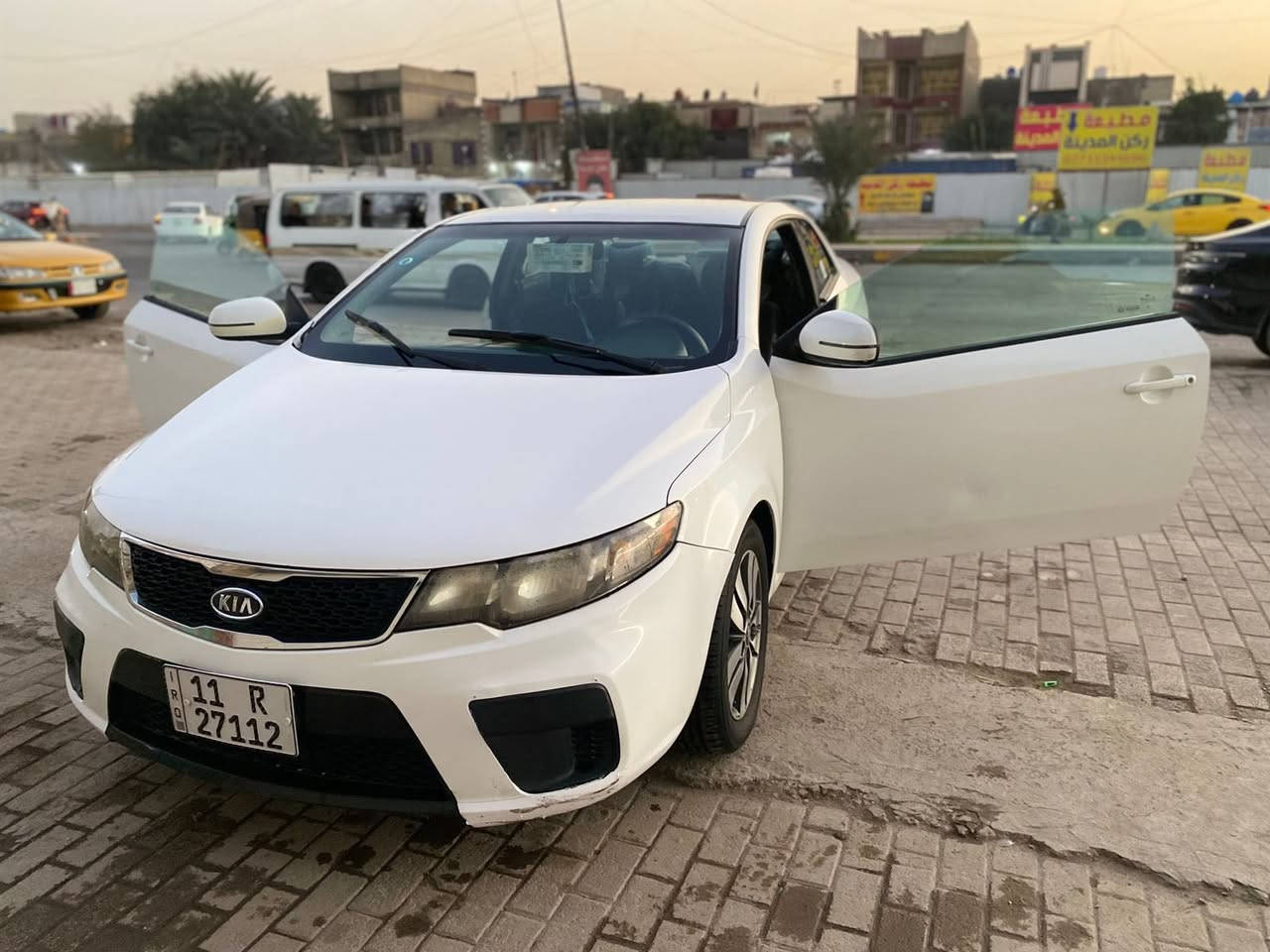 السلام عليكم
كيا فورتي 2013
📣 للبيع — كيا فورتي SX موديل 2013
🚗 نضيفة جداً
📌 المواصفات الأساسية:
🔹 الفئة: SX (اعلى شي)
🔹 المحرك: 2.4 لتر – 4 سلندر
🔹 القوة: 173 حصان
🔹 ناقل الحركة: أوتوماتيك 6 سرعات
🔹 نظام دفع أمامي (FWD)
🔹 عجلات 17 إنش
🔹 تكييف قوي ويوجد بلوتوث + مدخل USB
🔹 مقاعد رياضية مريحة وعدادات Supervision
🔹 حساسات خلفية + أنظمة أمان قوية (ABS + ESC + وسائد هوائية)

📊 حالة السيارة:
🔸 ما عليها أي مشاكل ميكانيكية
🔸 صيانتها دورية
🔸 بدون لغود بدون شواصي
🔸 الداخل نظيف جدًا

📍 الموقع: بغداد — مدينة الصدر قطاع واحد
💰 السعر: 95ورقة قابل للتفاوض المناسب 📞***********

📲 معلومات اكثر ***********
⸻
