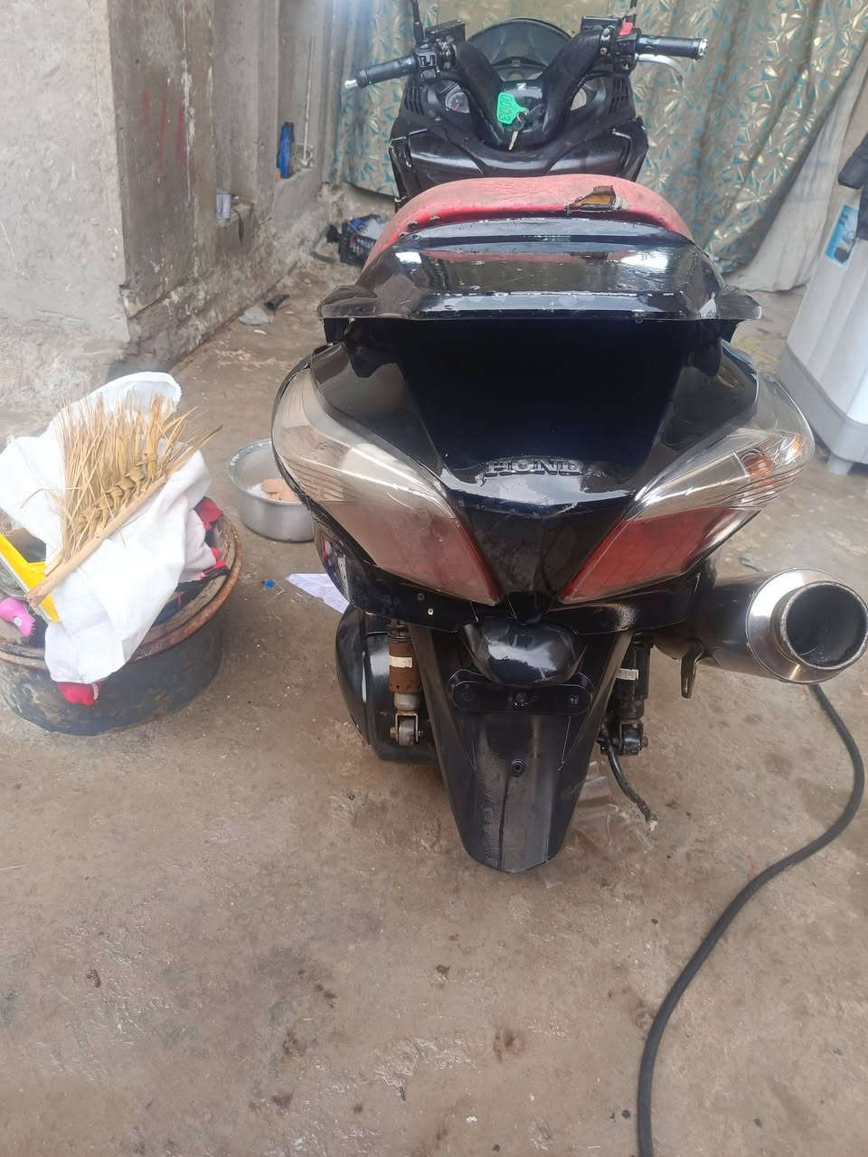 السلام عليكم دراجه سلفر ونج 600 دراجه البيع دراجه عفتها يومين اجيت اشغل ماكو ناريه أبيعها كوم حديد مكانها بغداد جكوك الاتصال ***********7
