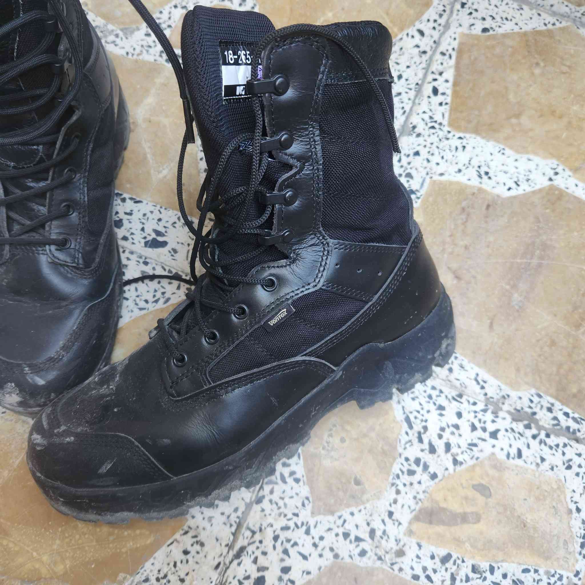 قياس 41 يلبس 42 
بغداد ***********
