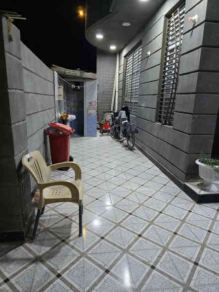 دار للبيع مساحه 200م 
طابو زراعي سند 25 
الطابق الاول 
غرفتين نوم.   هول.   استقبال.   مطبخ.   مجمع صحيات داخلي وخارجي.       كراج سياره 

الطابق الثاني 
غرفتين نوم.     هول.     مجمع صحيات.   

السعر 135وبيه مجال.   بيع مستعجل 

بناء حديث  طابوك.  صب كونكريت.    عرض الشارع 8م
بابل ورديه داخل قرب الأمام سيد موسى 
***********
