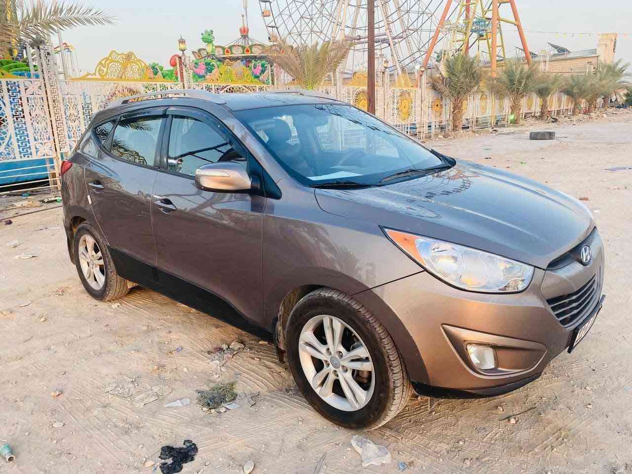 توسان مديل  13رقم بغداد الجديد
المواصفات/فول عدا الفتحه والبصمه
مكينه 2000دوش
كير AT/ كشاف/تحكم جهتين/شاشه/ويلكب/داخل جلد
فول عدا البصمه والفتحه
 ضربتها من امريكا (باب السايق وعكس السايق مرجعات بلاديات) والباقي كله كفاله عامه
سياره نضيفه إستخدام شخصي على كد الدوام مال ابنيه
كير مكينه  تبربد ثلج
تخم تاير 
متصرف عليه ابد
جاهزه داخله جديد
السعر 125ورقه
للإستفسار/  ***********
العنوان /كربلاء
