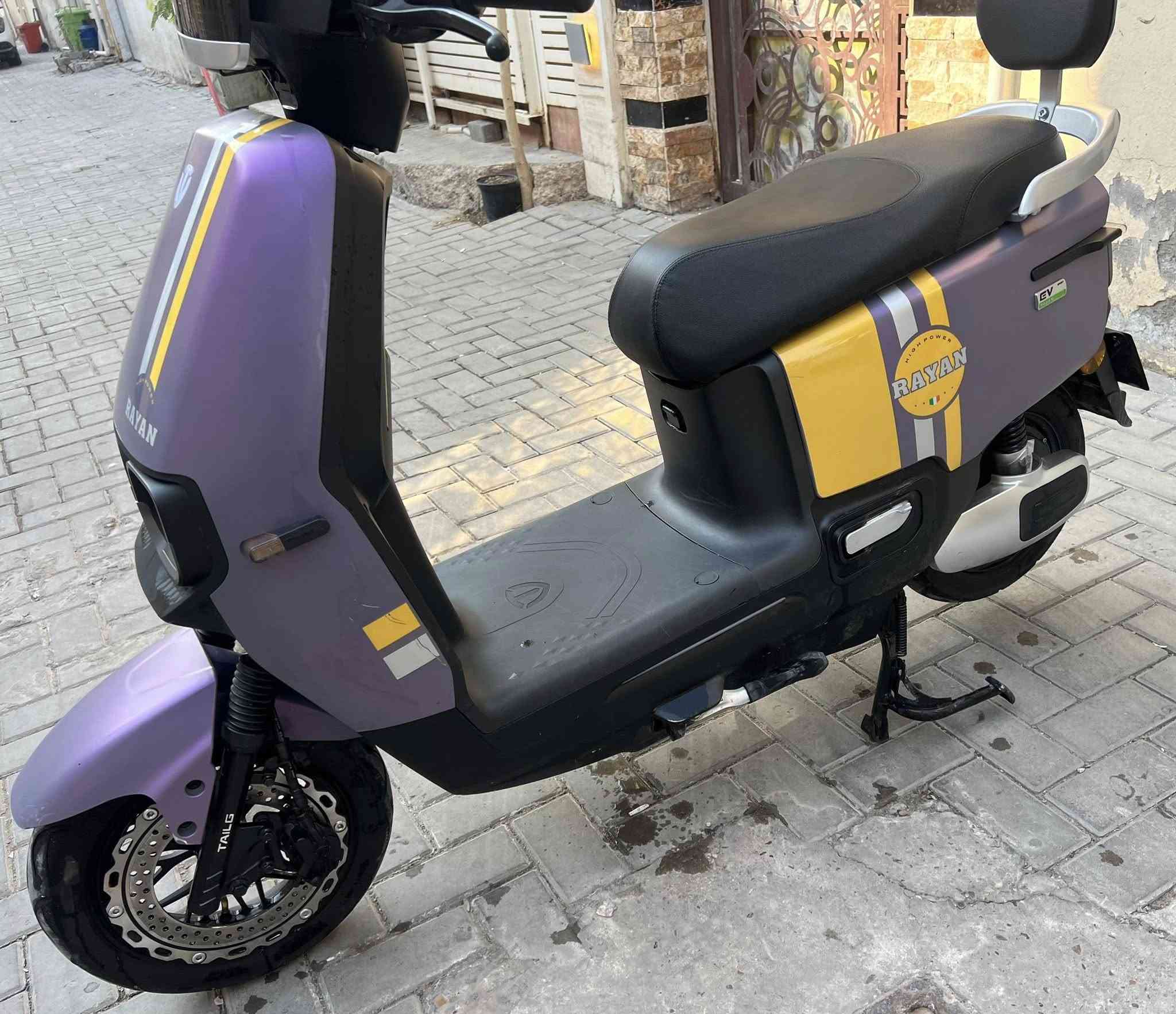 دراجة الريان شحن الدراجه كلش نضيفه ومحافظ عليها الدراجه بصمتين وسويجين
نضام حمايه السرقه .
مثبت سرعه .
لايت عالي ناصي .
نشغيل عن بعد .
6 بطاريات معدل 
سرعه 55 حقيقي 60 
السعر ( 750) بي مجال بسيط الي حاب يعرف تفاصيل اكثر هذه الرقم (***********)  
(العنوان بغداد الكرخ قرب جسر الصرافيه)
