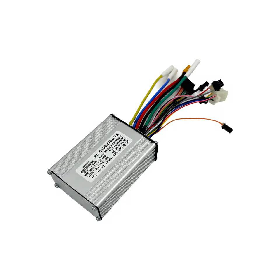 عربي:
عقل (جهاز تحكم) سكوتر كهربائي أصلي 48V 21A (Brushless Motor Controller)
تفاصيل المنتج:
 نوع القطعة: وحدة تحكم ذكية بالمحرك (DC Brushless Motor Controller) الخاص بالسكوترات الكهربائية.
 الجهد (Voltage): يعمل بنظام DC 48V.
 التيار (Current): بقوة 21A لضمان أداء قوي ومستقر للمحرك.
 نظام حماية البطارية: مزود بميزة الحماية من انخفاض الجهد عند 39V (Low Volt Protected 39V) للحفاظ على عمر البطارية من التلف.
 نظام الفرامل: يدعم فرامل المستوى المنخفض (Brakes: Low Level).
 الأجهزة المتوافقة:
 ممتاز كقطعة غيار بديلة لسكوترات Kugoo M4 / Kugoo M4 Pro.
 متوافق مع سكوترات T4 Max (Single Drive) و ZWheel T4 Max والموديلات المشابهة التي تعمل بنفس المواصفات.
 رقم الموديل (Model Name): YKYJ06DFOC01-A / RX-100-ABS-ELECTRON.
 المميزات: يحتوي على ضفيرة أسلاك متكاملة لتنظيم السرعة، الفرامل، وتوزيع الطاقة الذكي للمحرك.

کوردی:
عەقڵ یان کۆنترۆڵەری ئەسڵی سکۆتەری کارەبایی 48V 21A (Brushless Motor Controller)
وەسفی بەرهەم:
 جۆری پارچە: کۆنترۆڵەری بێ فڵچە (DC Brushless Motor Controller) تایبەت بە سکۆتەرە کارەباییەکان.
 ڤۆڵتیە (Voltage): کاردەکات لەسەر DC 48V.
 تەزوو (Current): 21A بۆ پێدانی هێز و خێراییەکی جێگیر.
 سیستەمی پاراستنی پاتری: خاوەنی سیستەمی پاراستنی نزمبوونەوەی ڤۆڵتیەیە لەسەر 39V (Low Volt Protected 39V) بۆ ڕێگریکردن لە تێکچوونی پاترییەکە.
 سیستەمی برێک: پشتگیری برێکی ئاستی نزم دەکات (Brakes: Low Level).
 مۆدێلە گونجاوەکان (Fitment):
 زۆر گونجاوە وەک پارچەی یەدەگ بۆ سکۆتەرەکانی Kugoo M4 / Kugoo M4 Pro.
 گونجاوە بۆ مۆدێلەکانی T4 Max (Single Drive), ZWheel T4 Max و هاوشێوەکانیان.
 کۆدی بەرهەم (Model / Model Name): YKYJ06DFOC01-A / RX-100-ABS-ELECTRON.
 تایبەتمەندییەکان: خاوەنی وایەری پێویستە بۆ ڕێکخستنی خێرایی، برێک، و گەیاندنی کارەبای بزوێنەرەکە بە شێوەیەکی زیرەک. السليمانية, العراق


**إذا كنت صاحب هذا الإعلان وتريد حذفه لأي سبب، رجاءا أرسل رسالة إلى الدعم الفني**