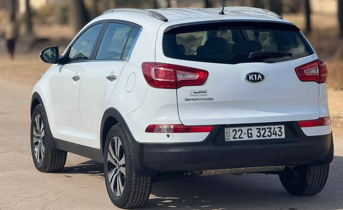 كيا سبورتج 2014 خليجي  مكفولة
مكينة 2000 مكفول 
تحكم ستيرن 
كامره دواره 
رادار 
بيها شخط باب السايق مبين بلصوره ع وضعه لامدكوك بارد ولاشي 
سياره جاهزه ونضيفه 
السعر ١٣٠ 
العنوان / السيديه 
للأستفسار / ***********
