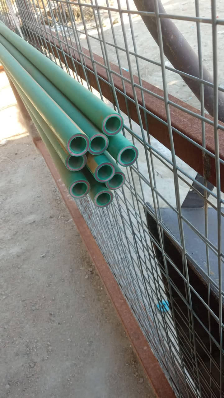 سلام عليكم غراض انشائيه جمله العدد الموجود 10تالاف قطعه سعر القطعه 600دينار العنوان القاسم موجود واتساب ***********
