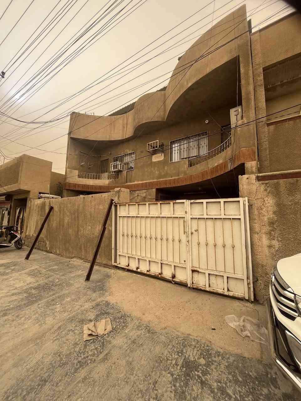 السلام عليكم بيت للبيع 150 متر
في منطقة الامين الثانية حي النفط قرب مركز الشرطة مقابيل فلافل الساعه والشارع تجاري
بيت طابقين
الطابق الاول كراج ويحتوي ع صحيات وترك ويحتوي ع هول واستقبال وغرفه نوم ومطبخ وصحيات الطابق الثاني يحتوي على 3 غرف نوم ومطبخ وصحيات ويحتوي ع سطح كبير وبيتونة
للاستفسار والاتصال على الرقم ( ***********)
