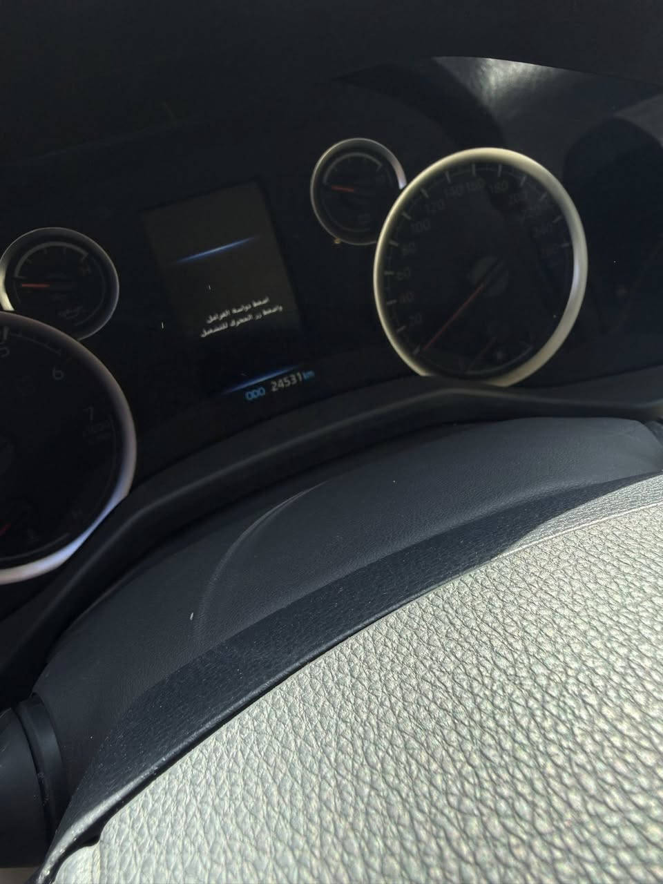 لاندكروز2024بحاله الوكاله ضمان ساز ماشيه24000kmعلى ايدوحده من الشركه السعر69500$وبيه مجال بسيط مكان السياره زيونه الاتصال***********
