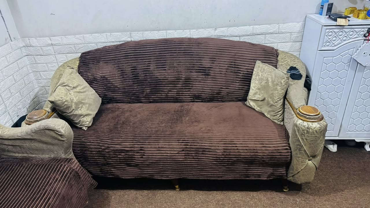 السلام عليكم
تخم قنفات 10 مقاعد للبيع نظيف جداً 
السعر 500 
للاستفسار ***********
