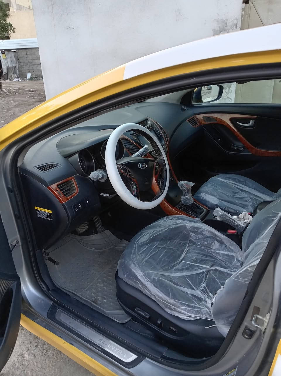 السلام عليكم النترا مويل ١٥ السياره فول حادثه بنيد بدون دواخل بغداد ***********
